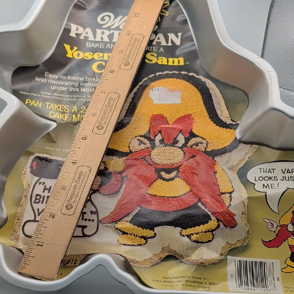 Wilton Yosemite Sam Cake Pan - Silver and Yellow